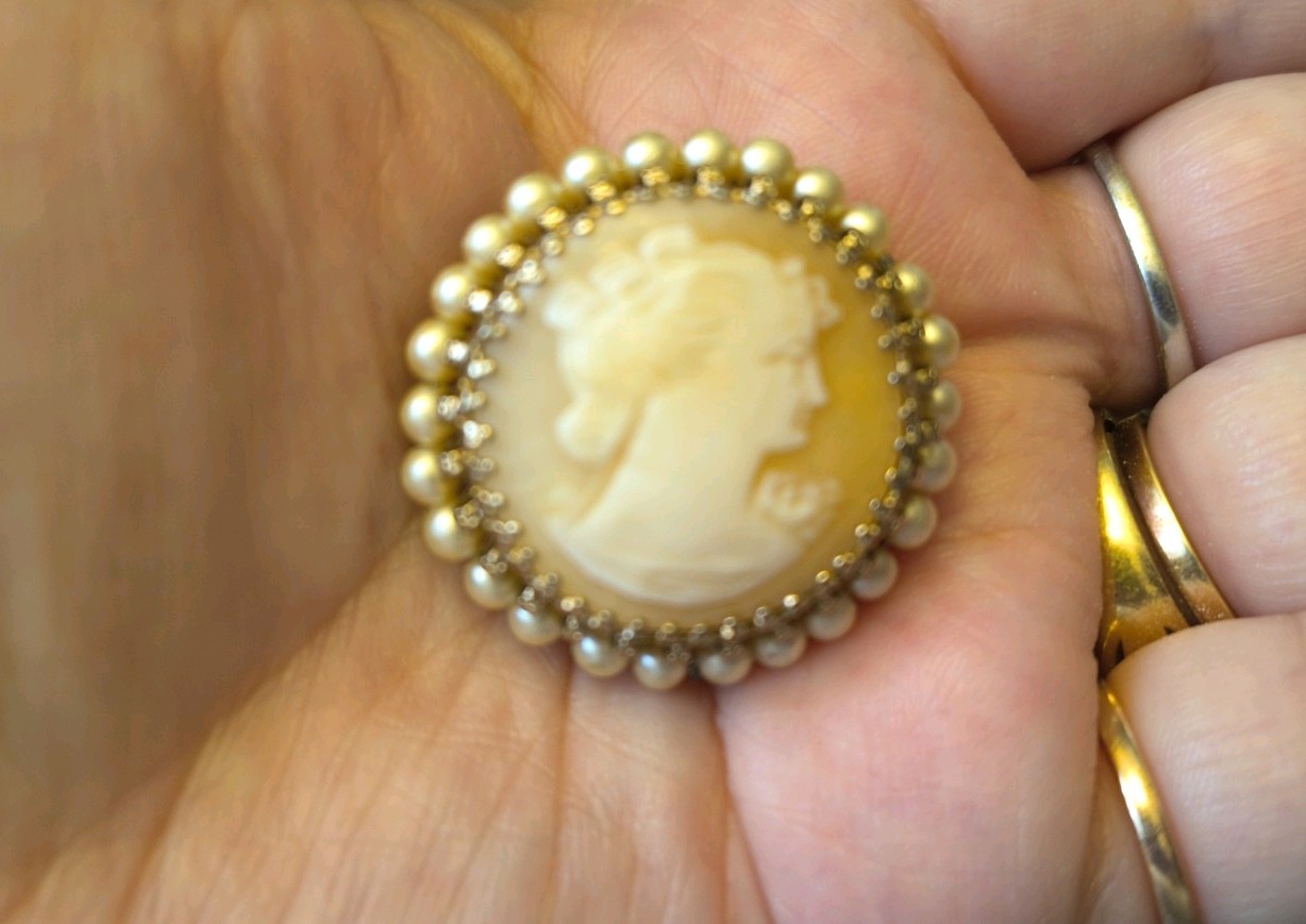 Vintage Shell Faux Pearl Cameo Pendant/Brooch 1.25″ X 1.25″