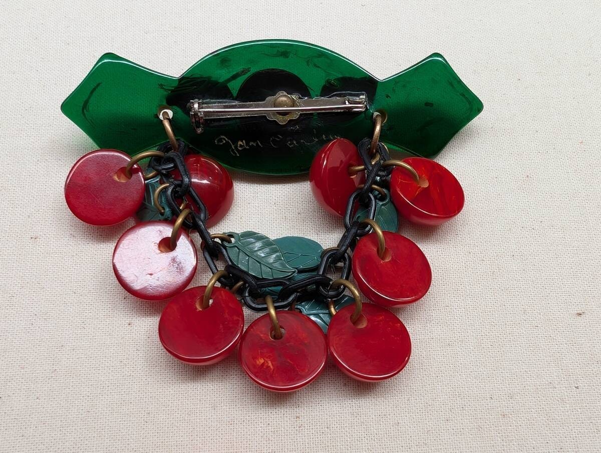 1930s ~ 1940s Cherry Shape Bakelite Brooch Size H 2.5 x W 3.3 in