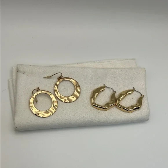 Classic Textured Hoop Earrings Qty 2 Gold-tone Unsigned Dangle Drop Everyday