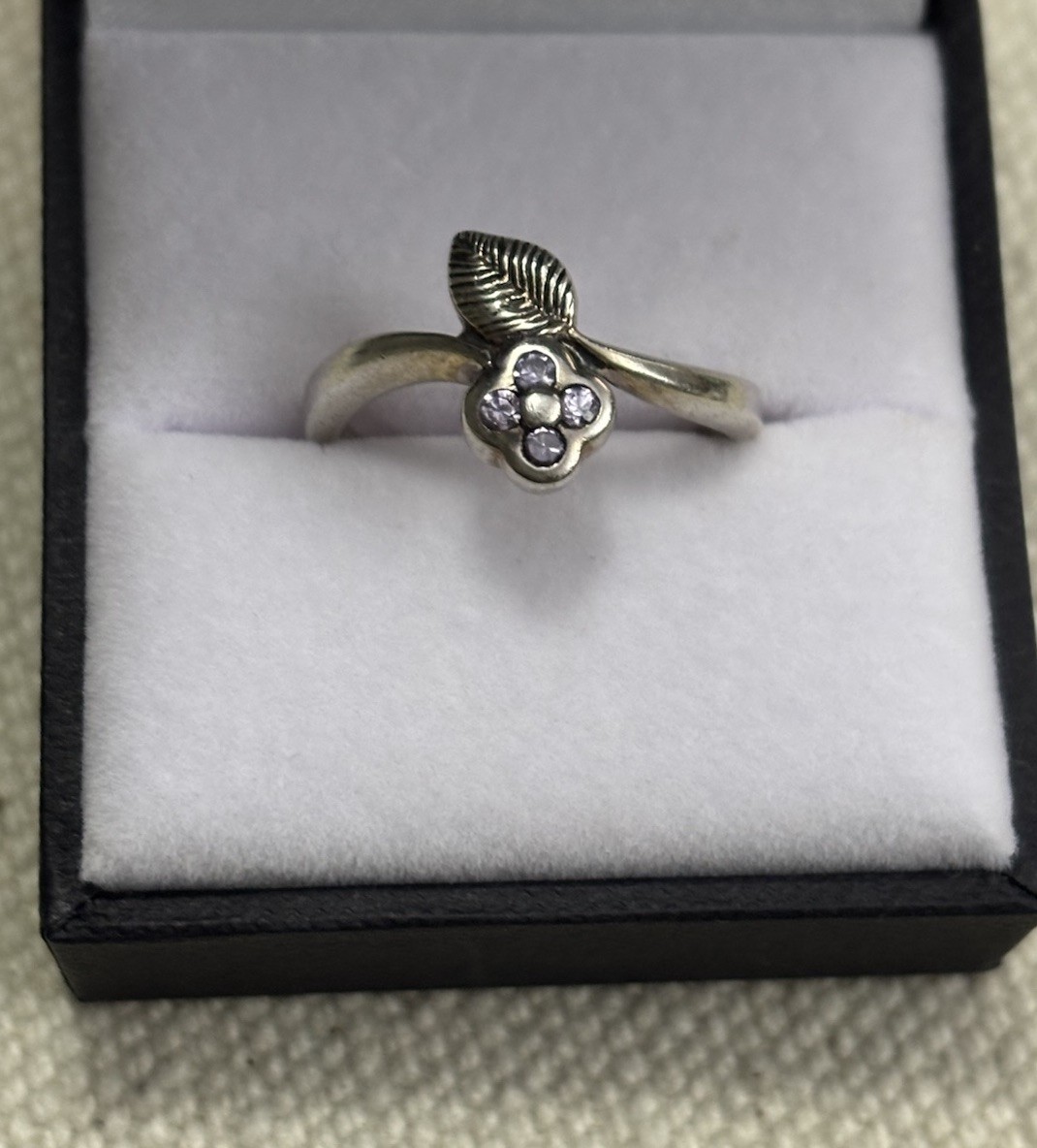 Size 8 vintage Sterling Silver flower ring with cubic zirconia stones