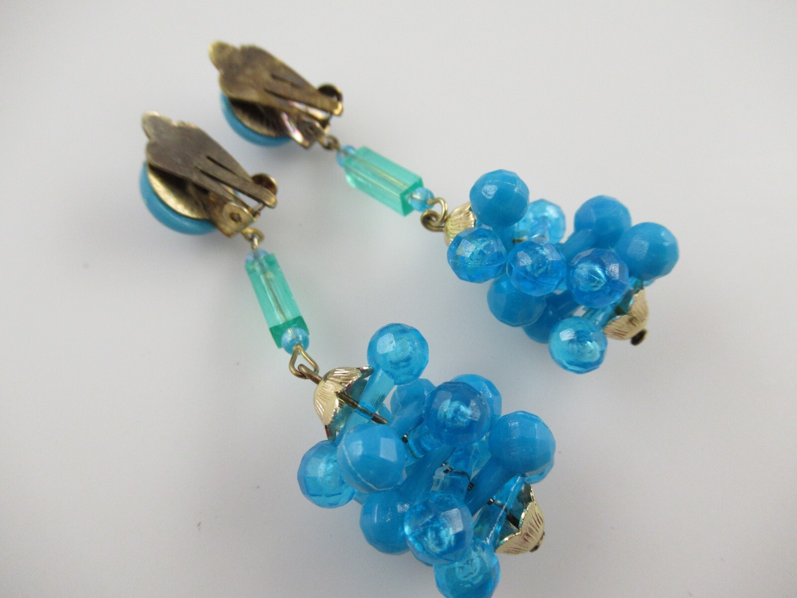 Vintage, Retro Blue & Green Plastic Bead Necklace and Clip On Earrings