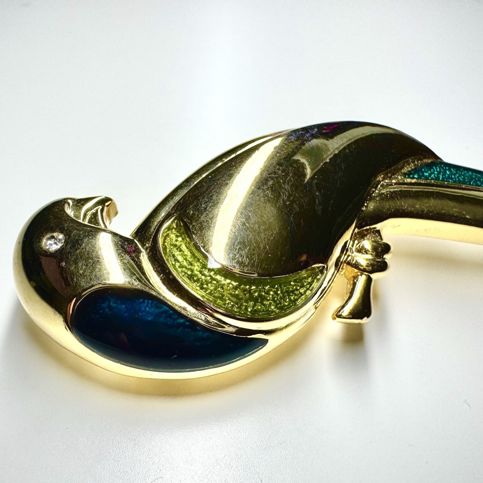 Vtg LIZ CLAIBORNE LC – PARROT Brooch – Colorful Enamel – Polished Gold plate