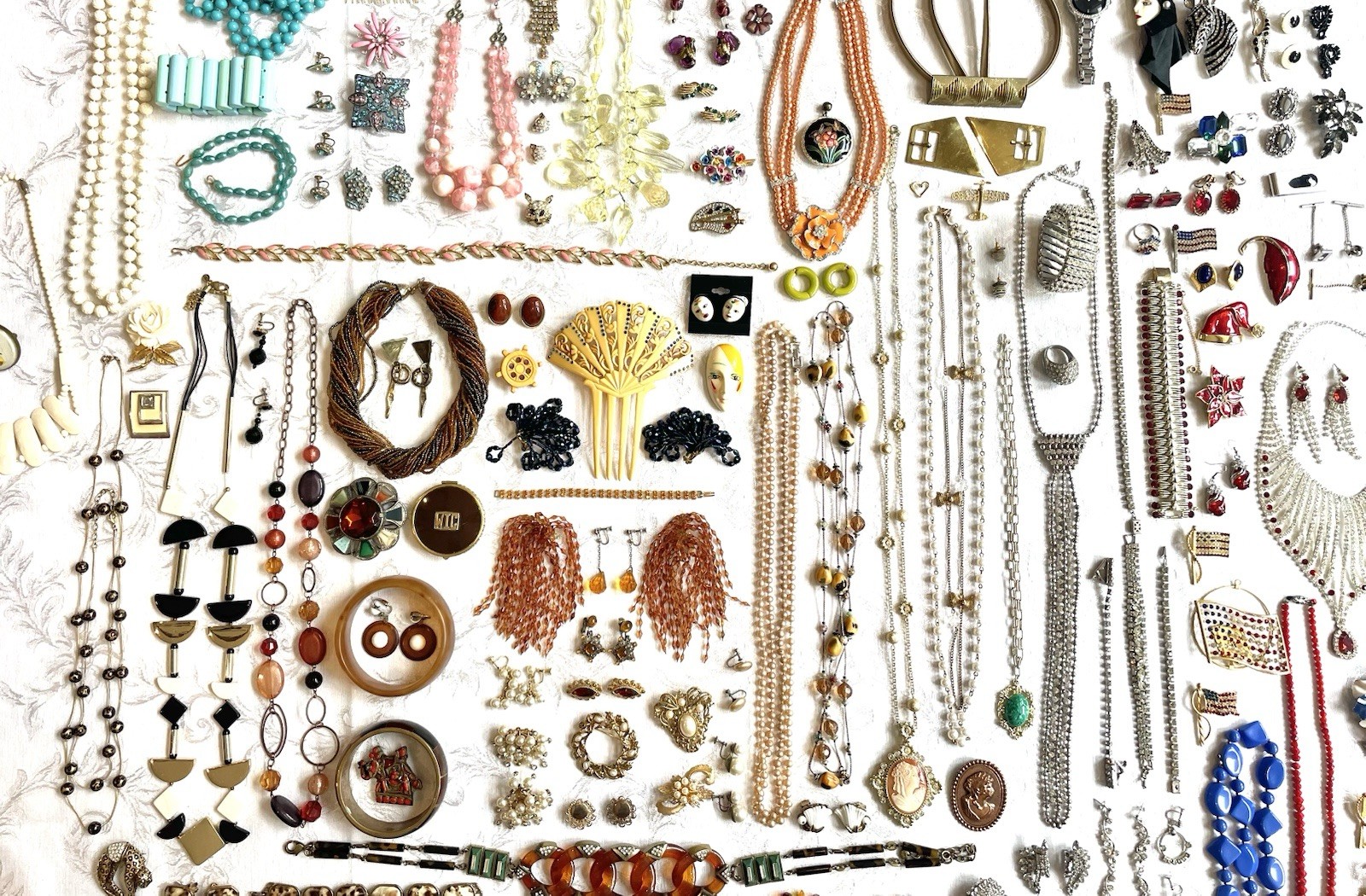 Large Lot 130+ Pc VINTAGE & ANTIQUE Jewelry Signed/Unsigned Coro Mixed Lot