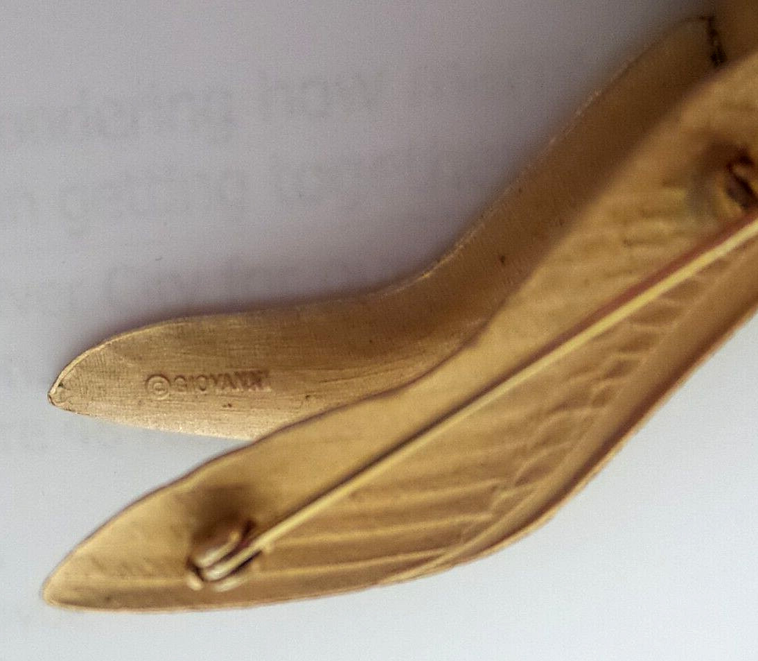 VINTAGE GIOVANNI Signed 1980s BRUSHED GOLD-TONE Flying Seagull BROOCH