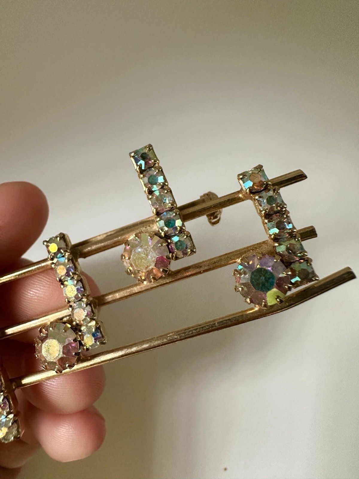 Vintage gold tone rhinestone music notes brooch