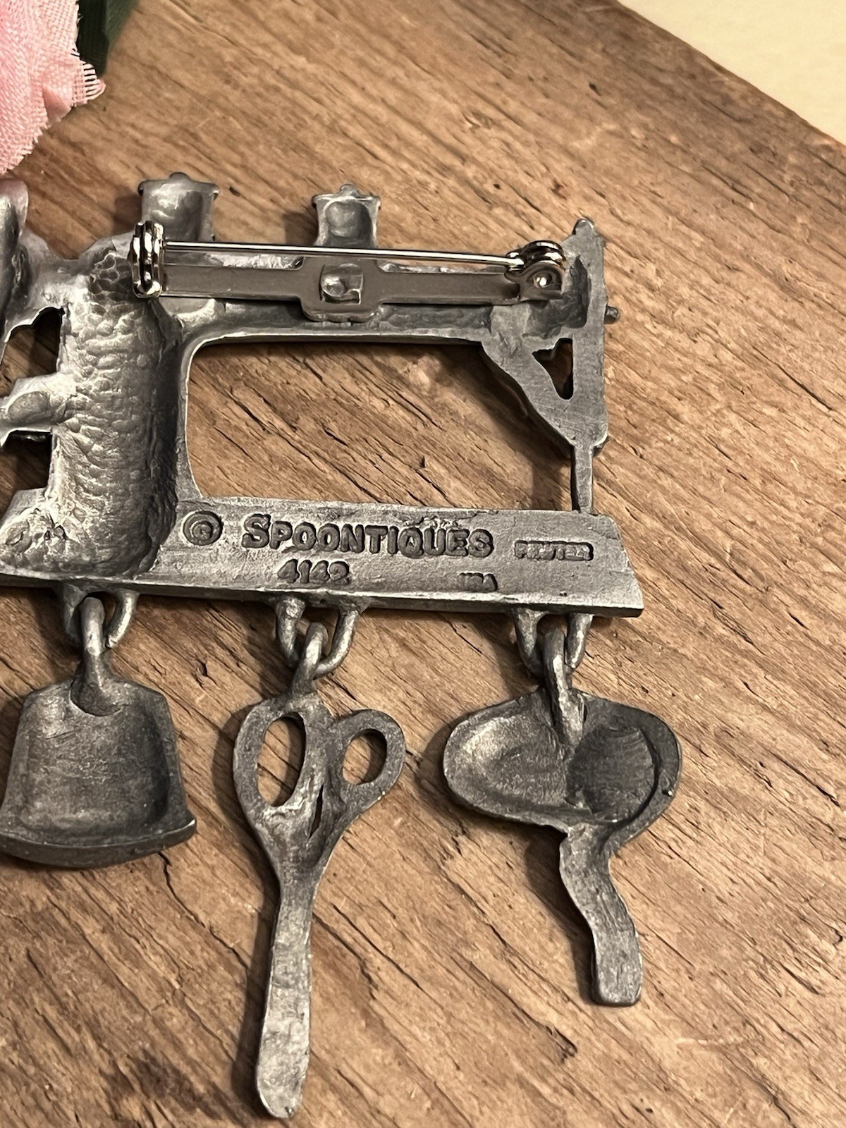 Sewing Machine Thimble Sissors Measuring Tape Pewter Spoontiques Brooch Pin