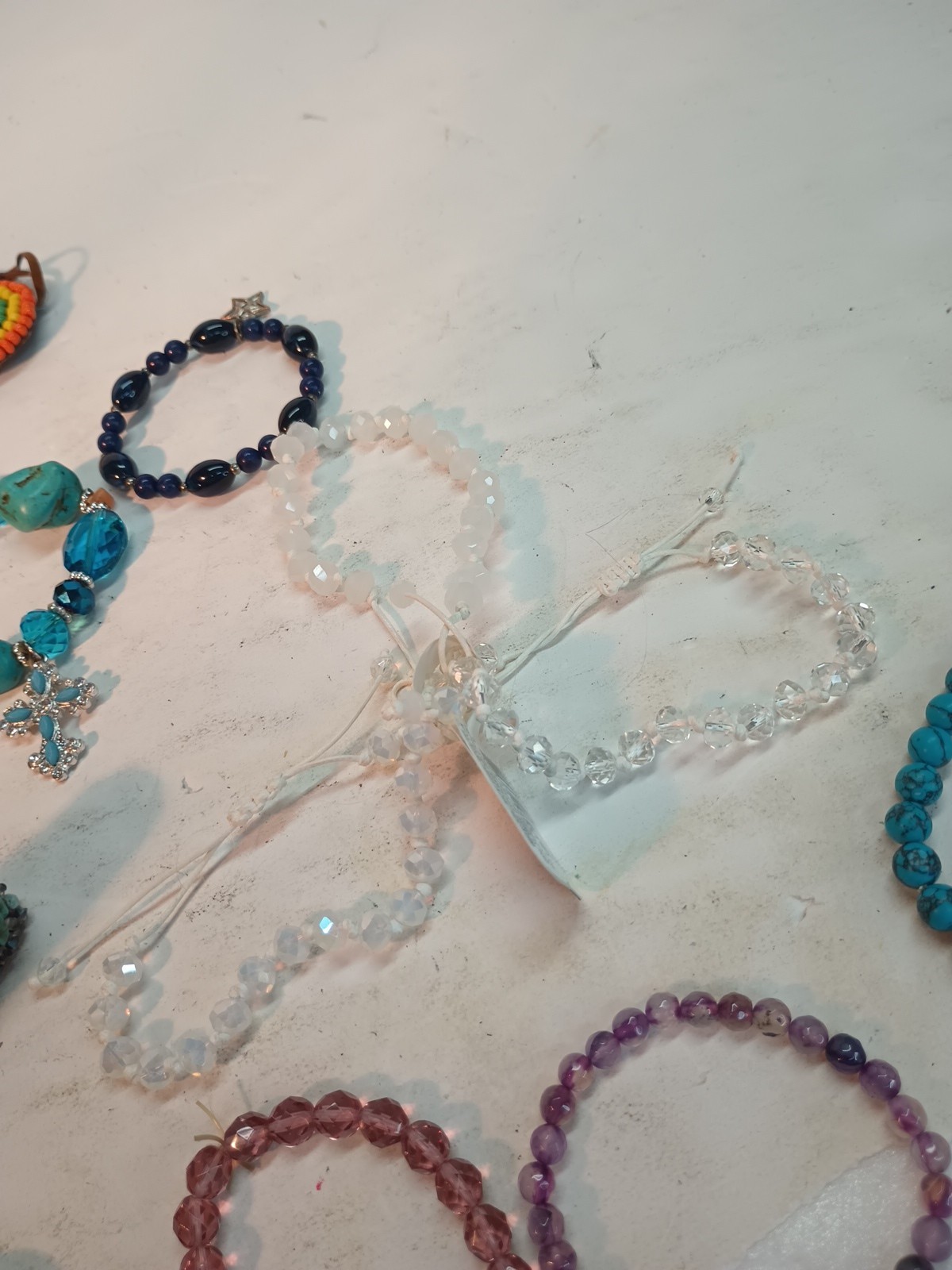 (1) Pre-owned Vintage Amazing 22 Costume Jewelry Pieces Not Sure If Some Might