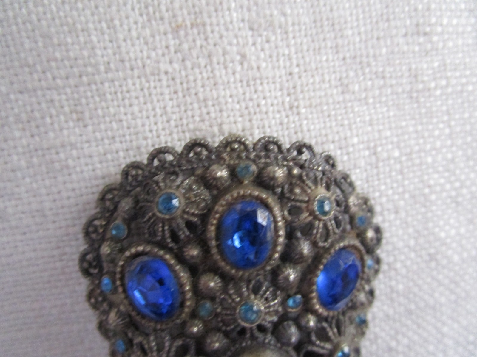 VTG New England Glass Works silver tone, blue stone Dress Clip OCT25-12