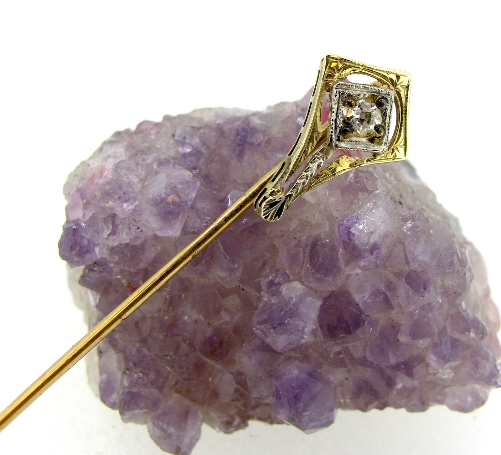 Vintage 14k Yellow Gold .10 ct Dimond Pin Carved