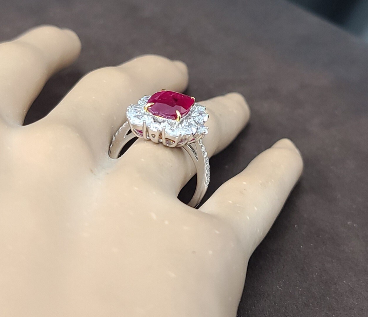 18k White Gold Ring 4.05ct.Natural Untreated Burma Ruby Cushion Cut GIA Cert