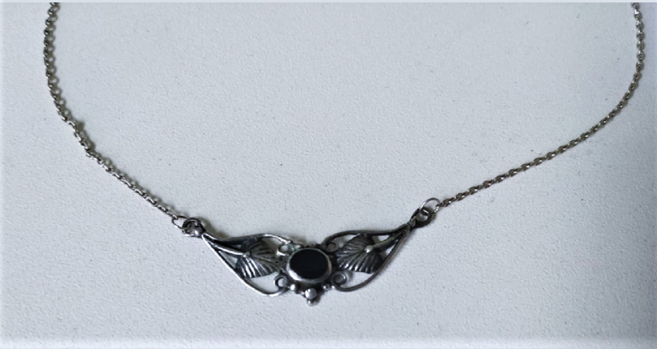 Vintage Sterling Silver Southwest Black Onyx Pendant Necklace ~ 17-18″