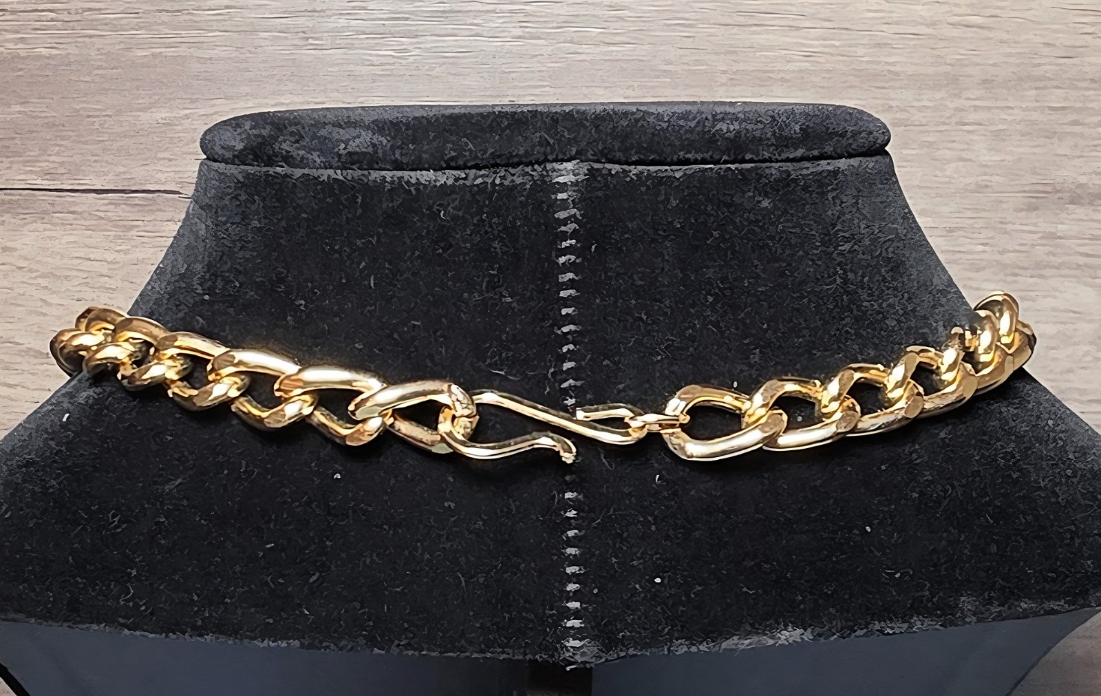 Unique Rare Vintage Panama Balboa Coin Gold-Tone Chain Necklace