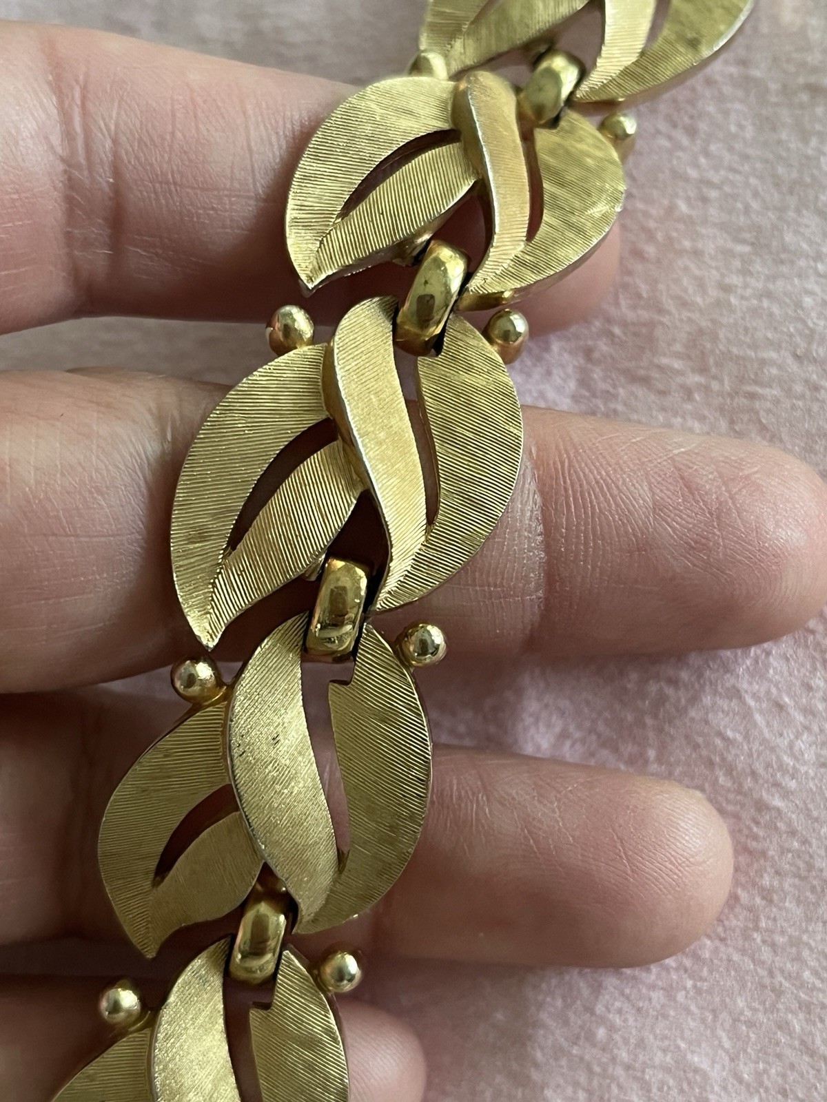 Vintage Trifari Bracelet Gold Tone Leaf Link 7.25 In