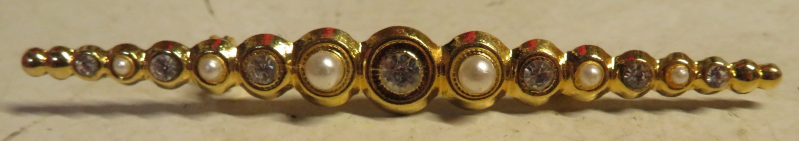 Vintage UnSigned Rhinestone Gold Faux Pearl Gold Tone Brooch Pin 3” Fashion GUC