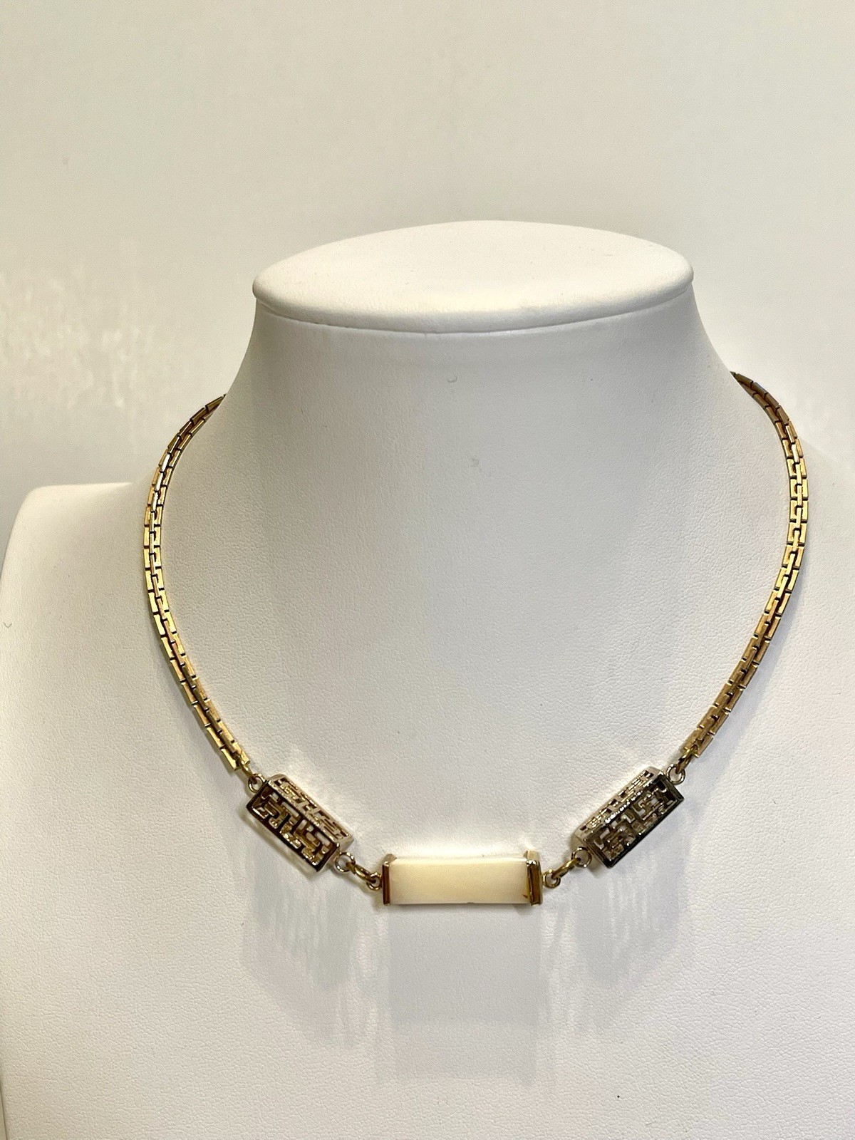 Vintage Faux Ivory and Gold tone Asian Filigree Box Link Necklace 14″