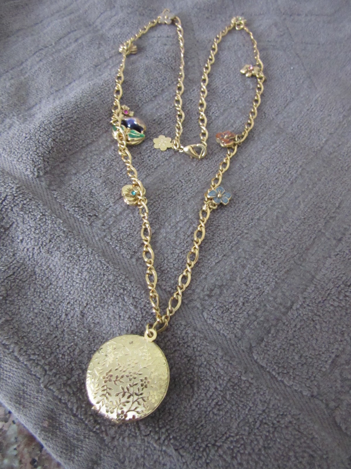 VTG Joan Rivers Victorian Language of Flowers Pansy Charm Locket Necklace EUC