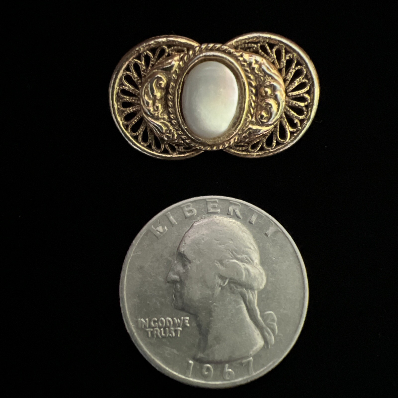 VINTAGE SIGNED TACOA GOLDTONE CENTER MOTHER OF PEARL BROOCH PIN 1” Diameter