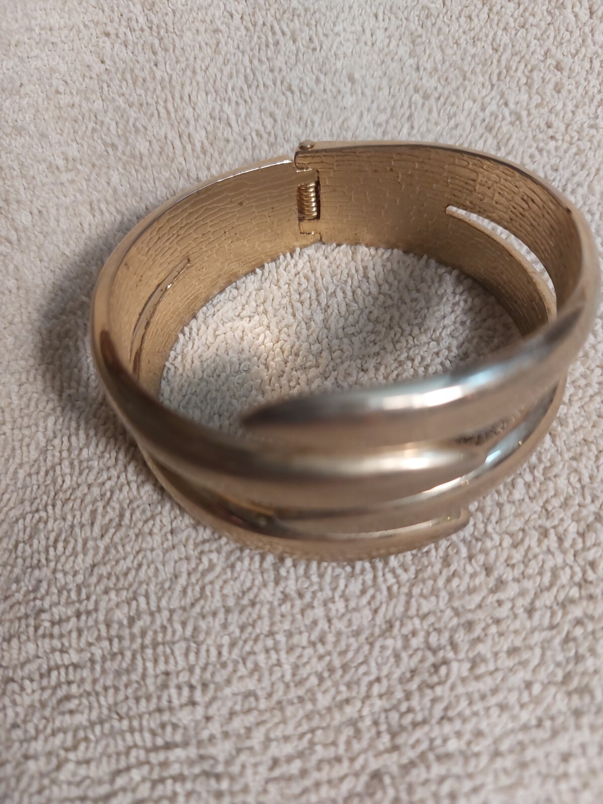 VTG Hinge Bracelet 2-3″ across opening Gold Tone 2 Row Entwine Design 1 1/4″ W