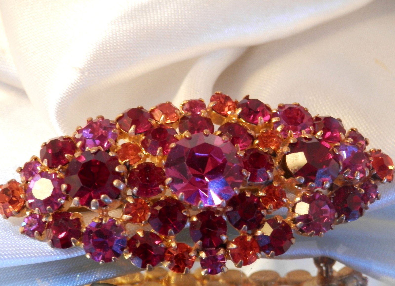 STUNNING sparkle Austria made Fuchsia Red Rhinestone Vintage 40’s Brooch 14A5