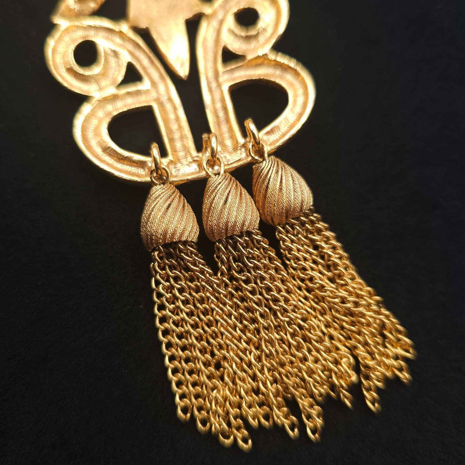 Designer Carol Dauplaise 4″ Tassel Brooch Statement Gold Tone Vtg Knot Dangle