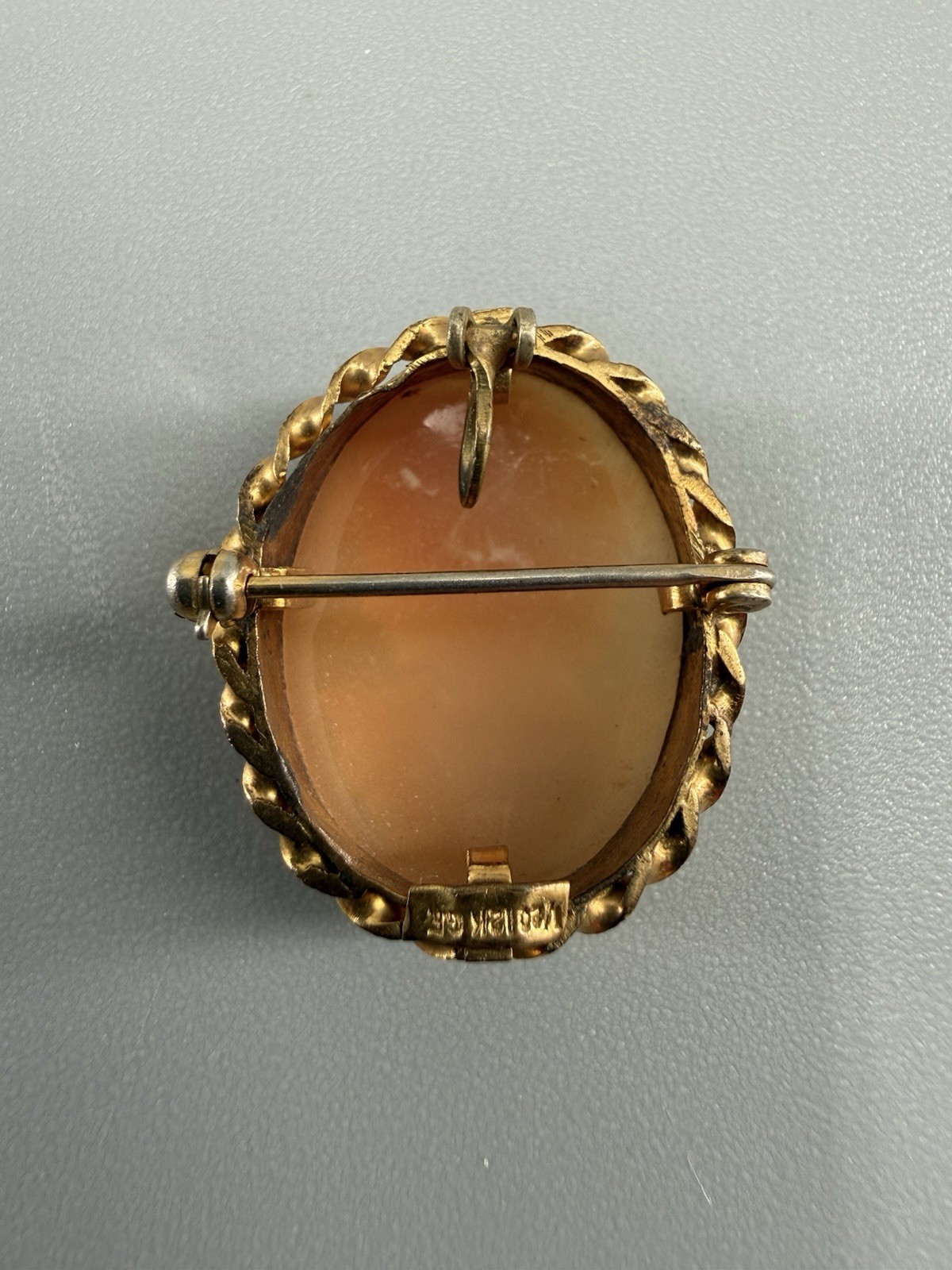 Vintage Carved Shell Cameo Brooch Pendant 1/20 12K GF Lady Portrait Twist Frame