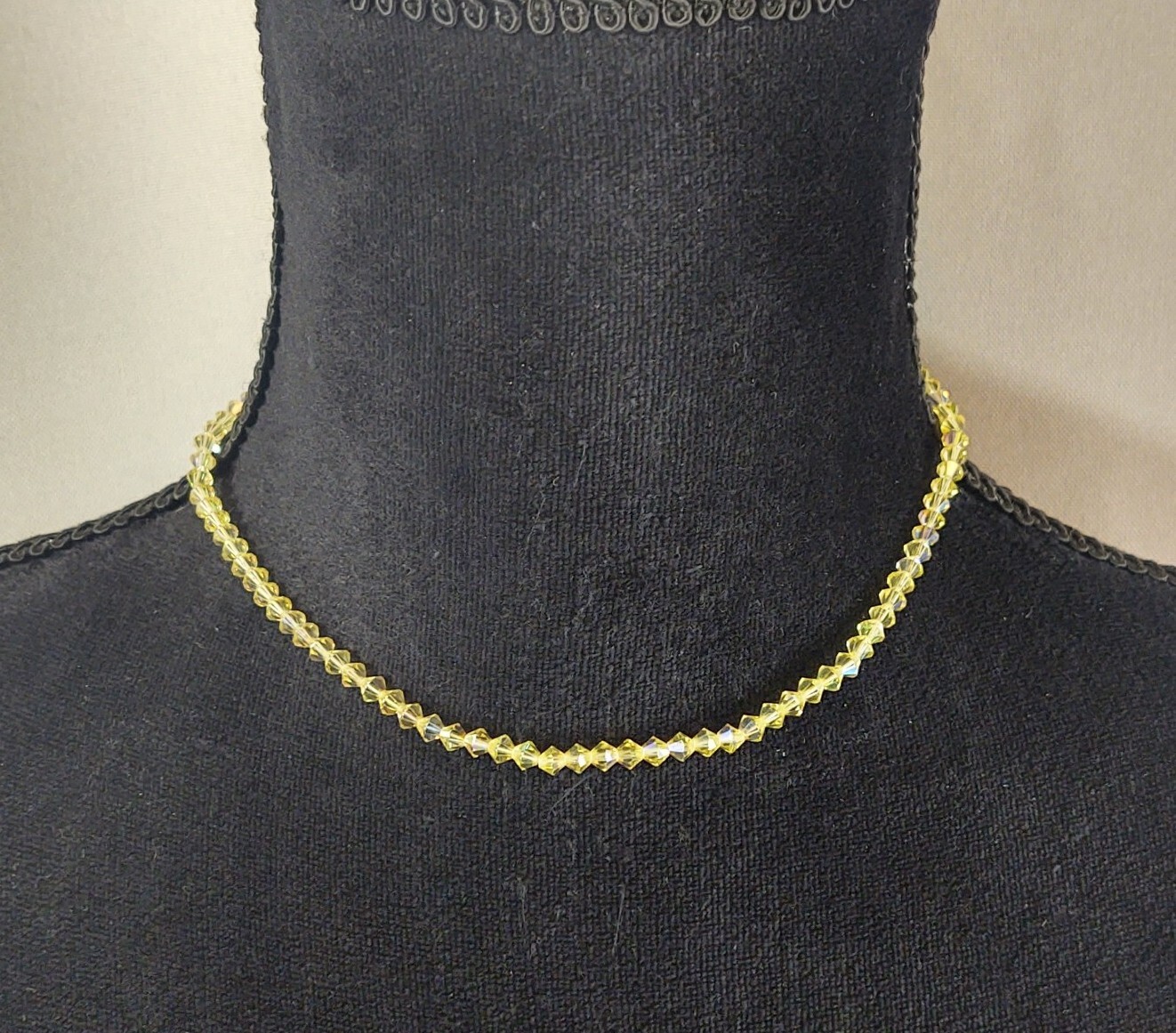 Vintage Yellow Faceted Beaded Stretch Choker Necklace Women’s Costume Jewelry