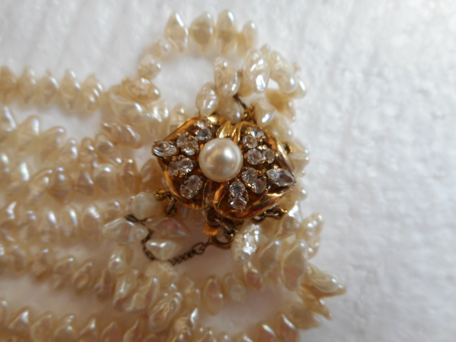 Vintage stunning METALL faux pearls sterling clasp safety chain necklace