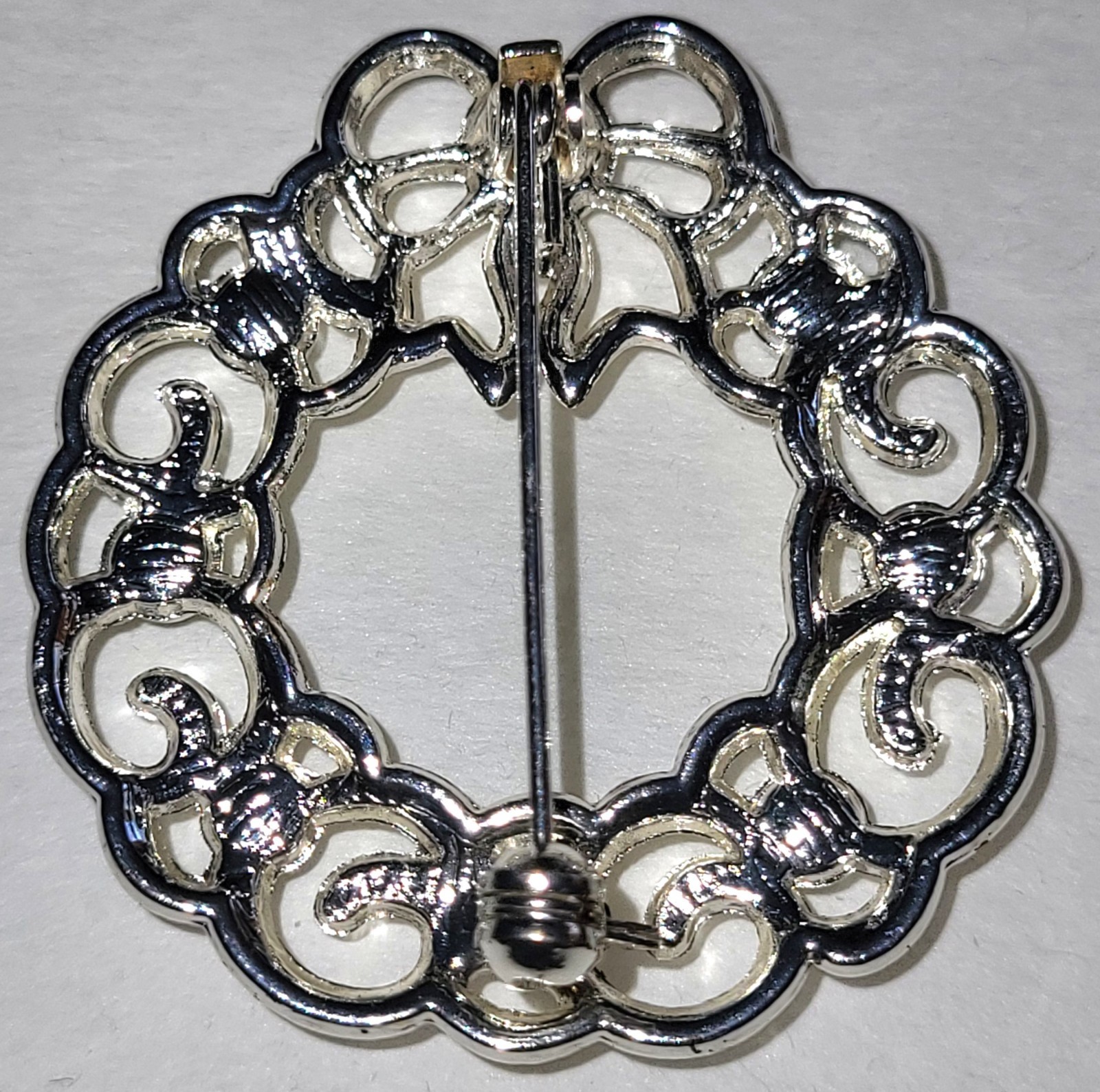 Silvertone Christmas Wreath With Red Green Stones 1 1/2″ Across Bow On Top