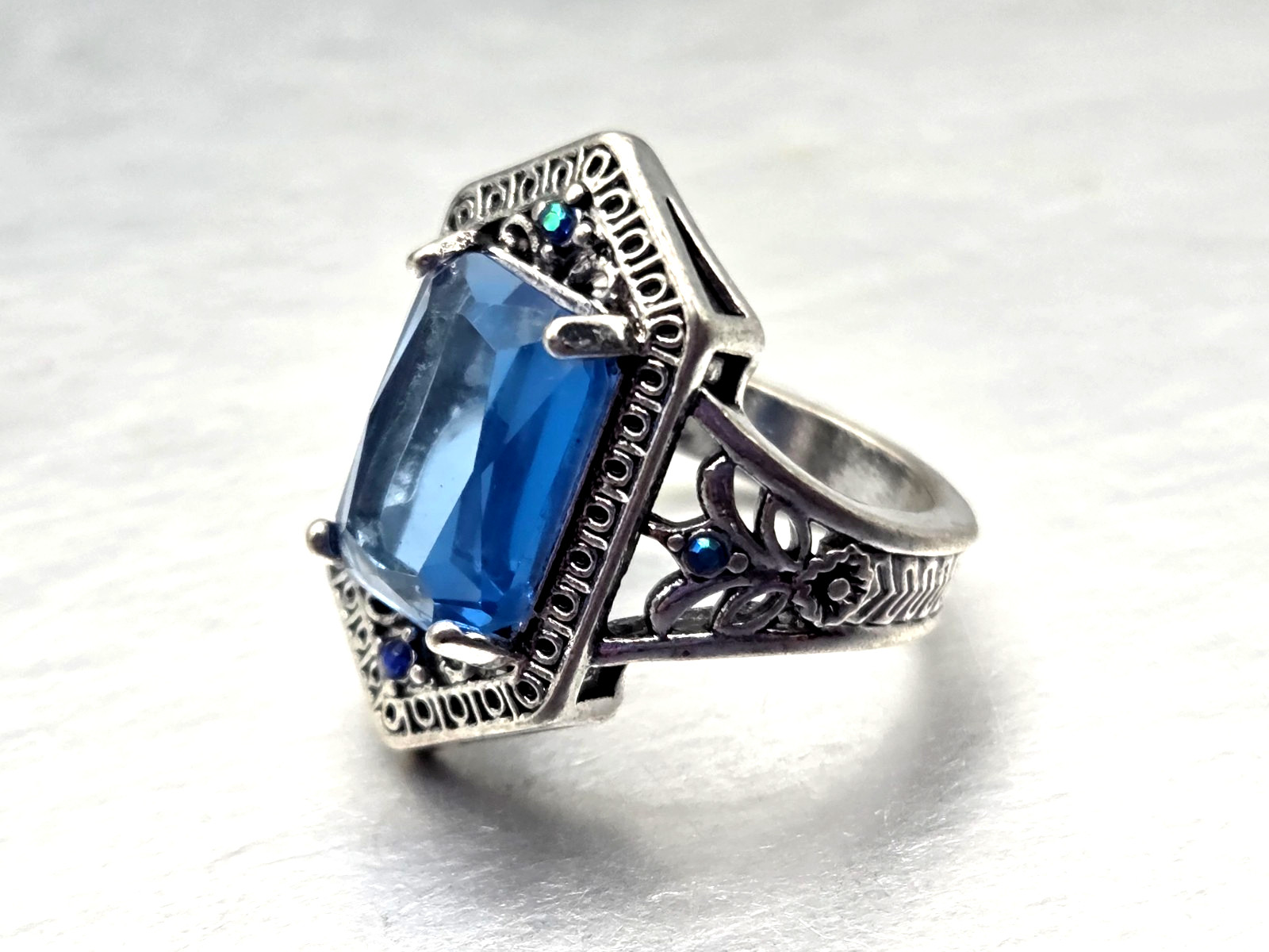 Vintage Couture Blue Crystal Silver tone Cocktail Ring size 8