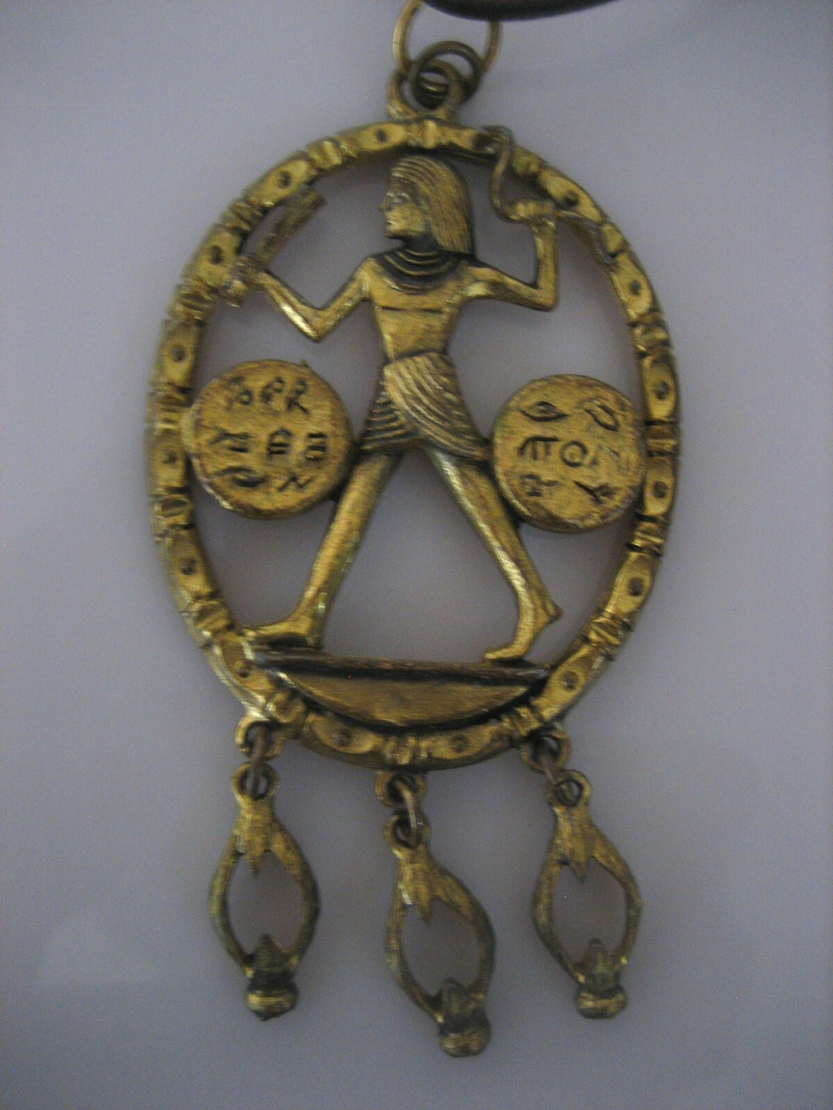 VINTAGE GOLD TONE LARGE PENDANT WITH LEATHER CORD NECKLACE