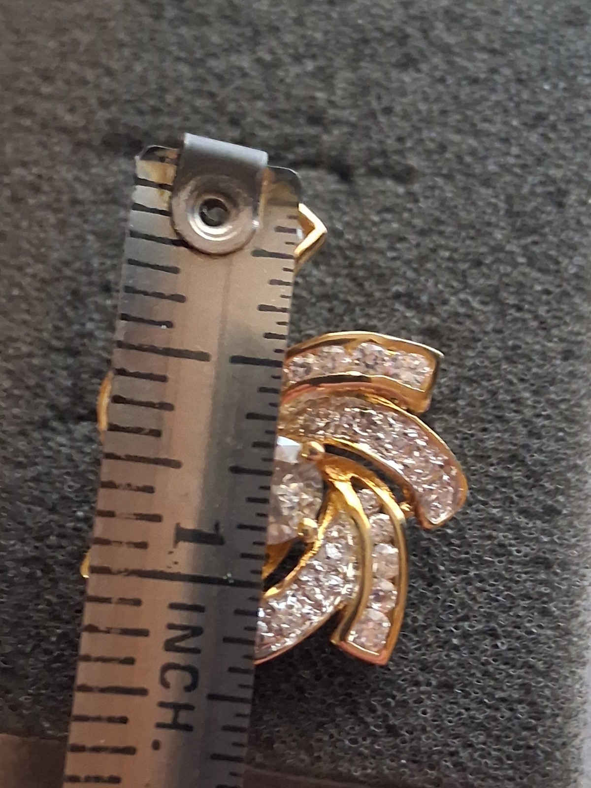 Pinwheel cubic zirconia embellished gold plated convertible brooch/pendant