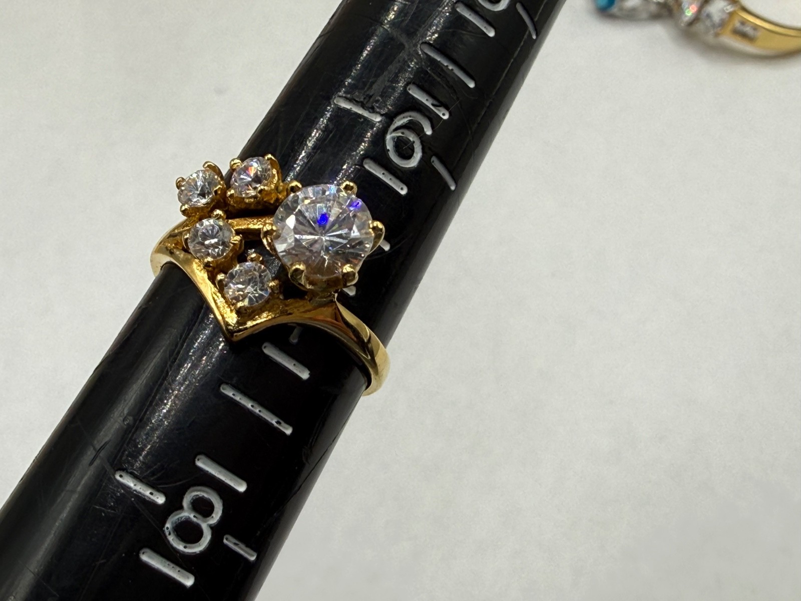 ESTATE VINTAGE 18K GOLD PLATED ROUND CUT CZ OR DIAMANTE CLUSTER RING SZ 7