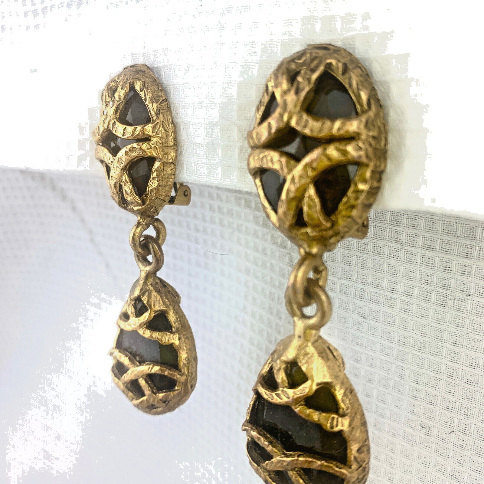 vintage 90’s Drop Earrings Black Gold clip-on resin & metal ,never worn