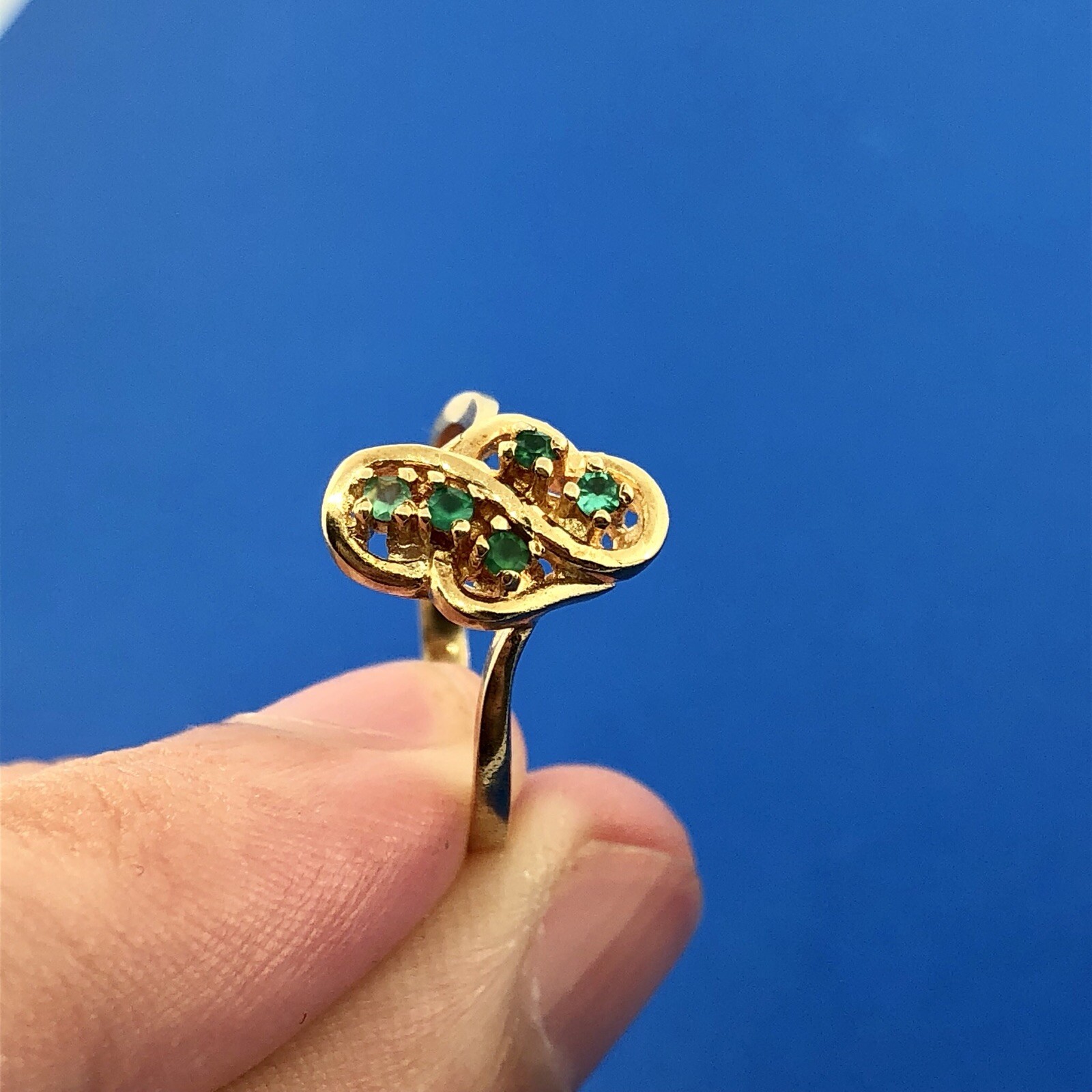 Estate 14K Yellow Gold Emerald Free Form Cluster May Anniversary Sweetheart Ring