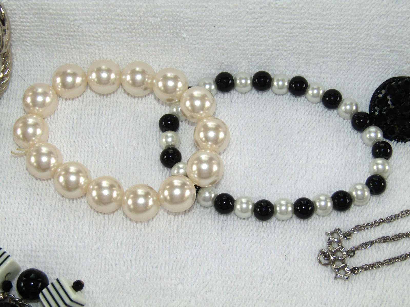 NICE COSTUME JEWELRY WEISS TRIFARI MONET COVENTRY LUCITE RHINESTONE BLACK WHITE