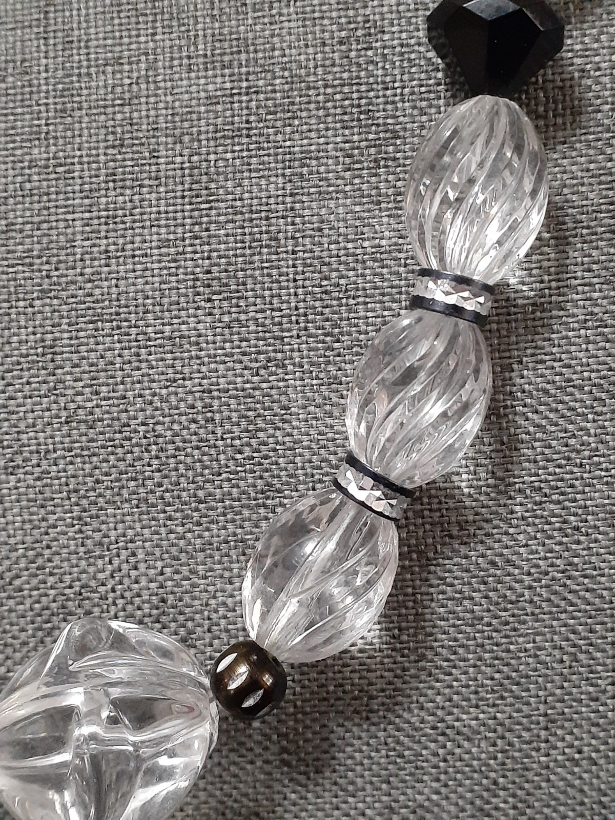 Vintage black & clear lucite bead chunky necklace w/rondelle spacer beads 25″