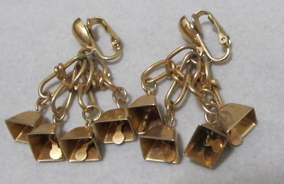 Fun! Four Articulated Dangling Cow Bells Vtg Gold Tone Clip Earrings 1-7/8”