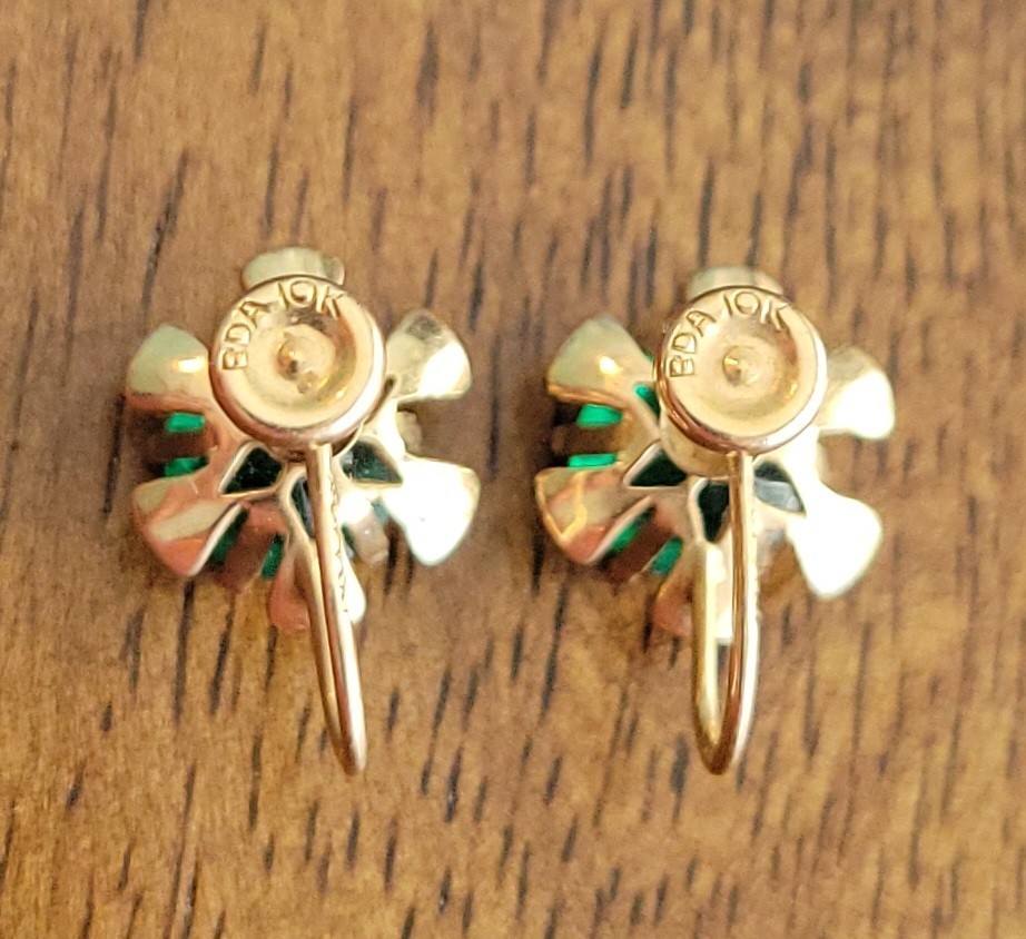Vintage BDA 10K Gold Earrings W/ Emerald Stones – Flower Design