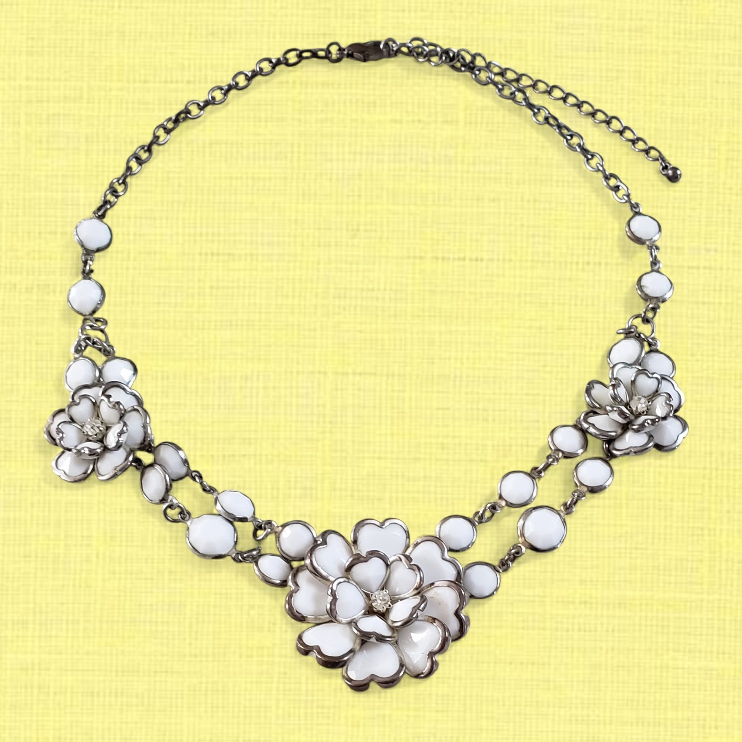 Vintage White Faceted Lucite Flower Rhinestone Necklace Silver Tone
