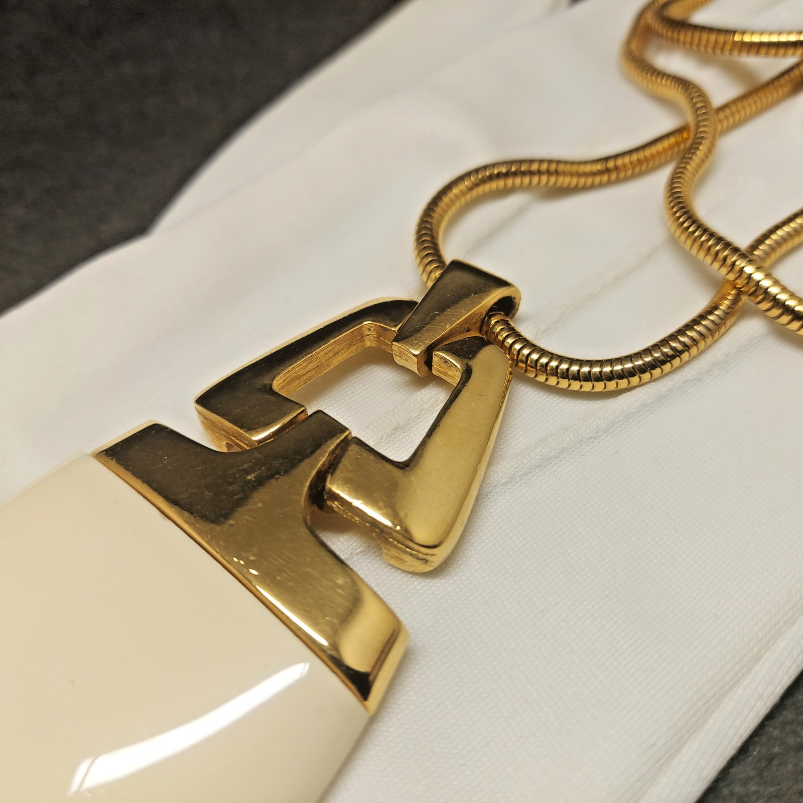 Crown Trifari Ivory Cream Lucite Gold Tone Pendant Necklace Vintage Signed