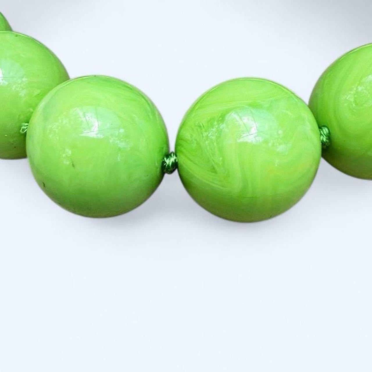 LES BERNARD Choker Chunky Lime Green Lucite Bead Gilded Heavy Turn-Lock Clasp