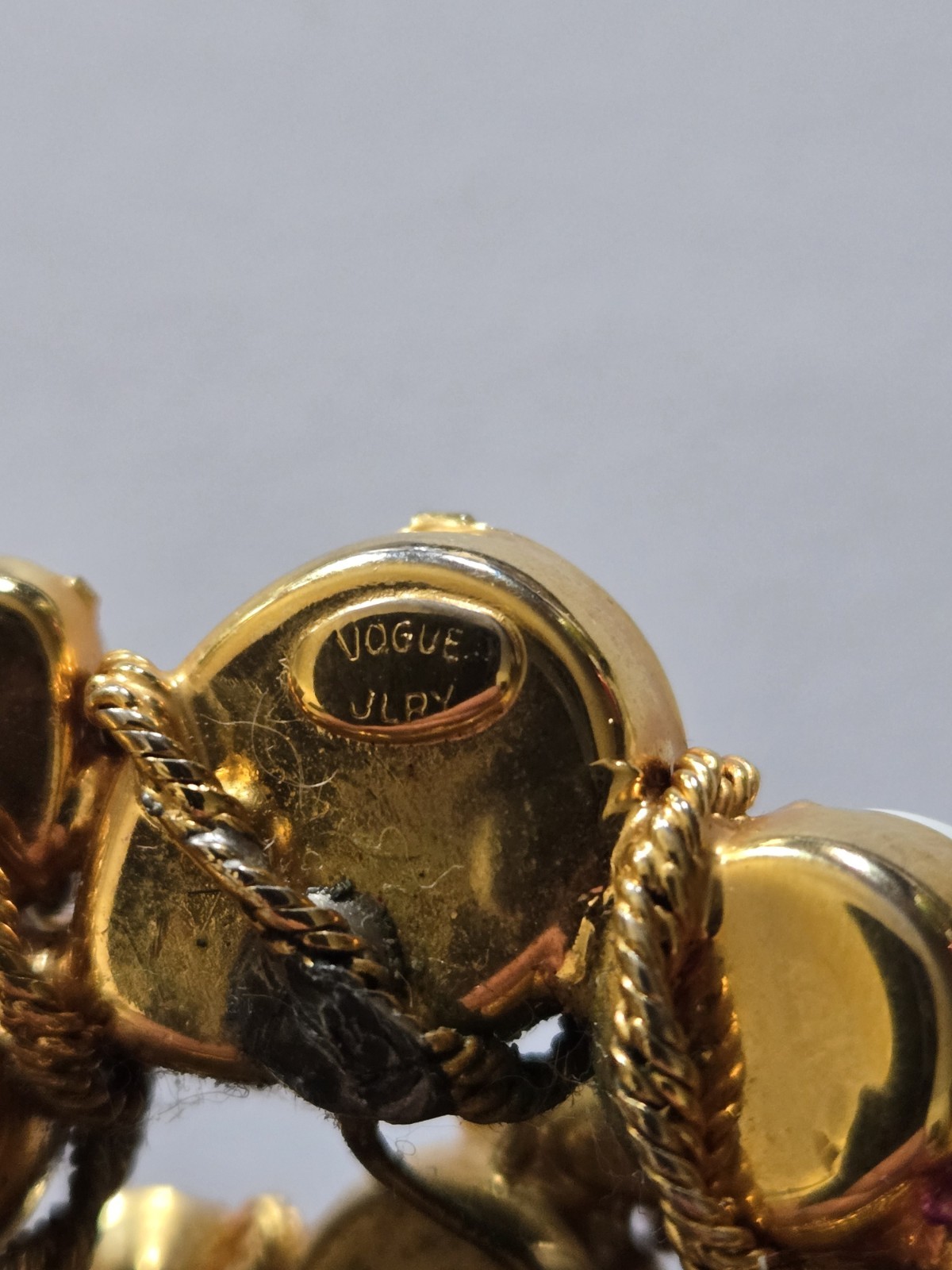 Vintage Vogue Jlry Brooch Pin & Earrings Set Domed Chain Gold Tone Accents