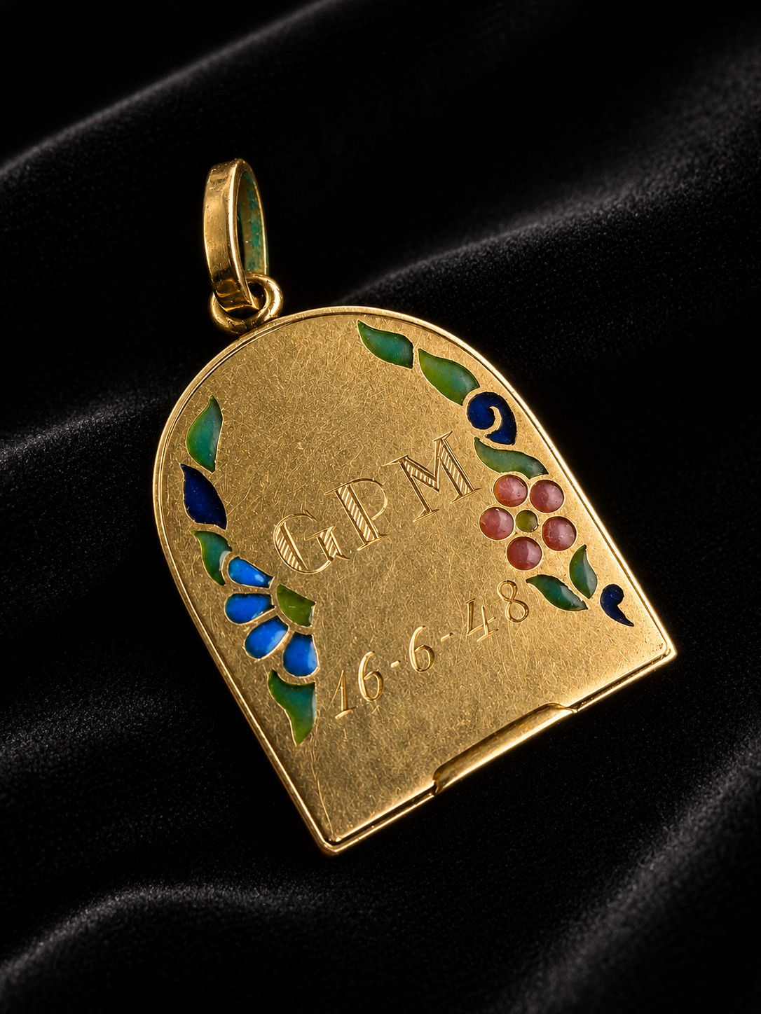 Rare 1930s Art Deco Virgin Mary Pendant 18K Gold & Plique-à-Jour Enamel