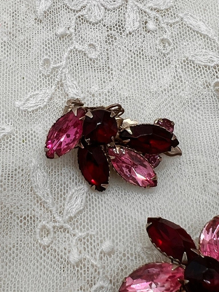 Vintage Pink & Red Rhinestone Brooch and Clip On Earring Set GORGEOUS