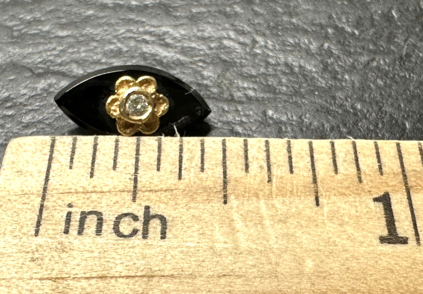 VINTAGE .5″ BLACK ONYX MARQUISE WITH 14K FLOWER & DIAMOND INSERT N328
