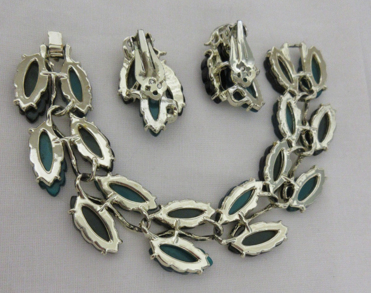 Vintage Gold Tone Light and Dark Green Thermoset Bracelet & Clip-On Earrings