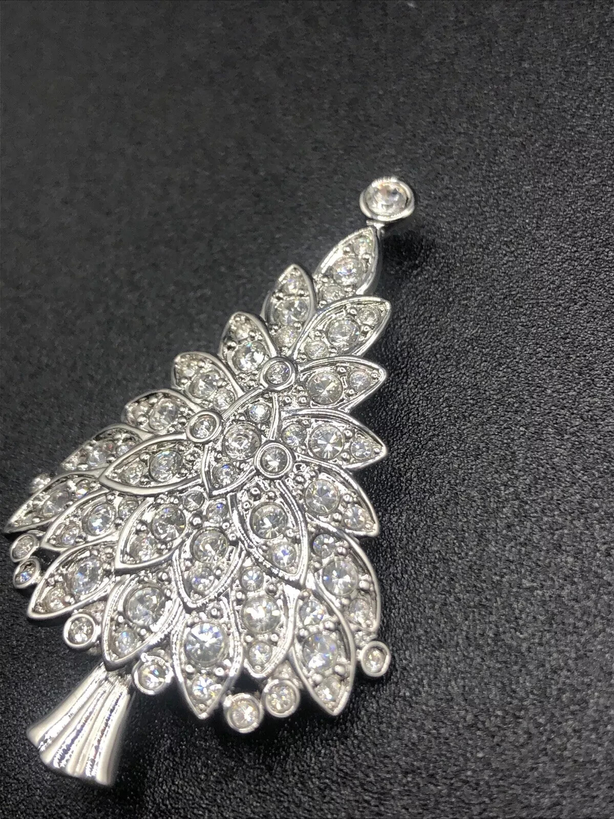 Signed Swarovski Crystal Christmas Tree Pin Brooch 2000 Millennium Edition