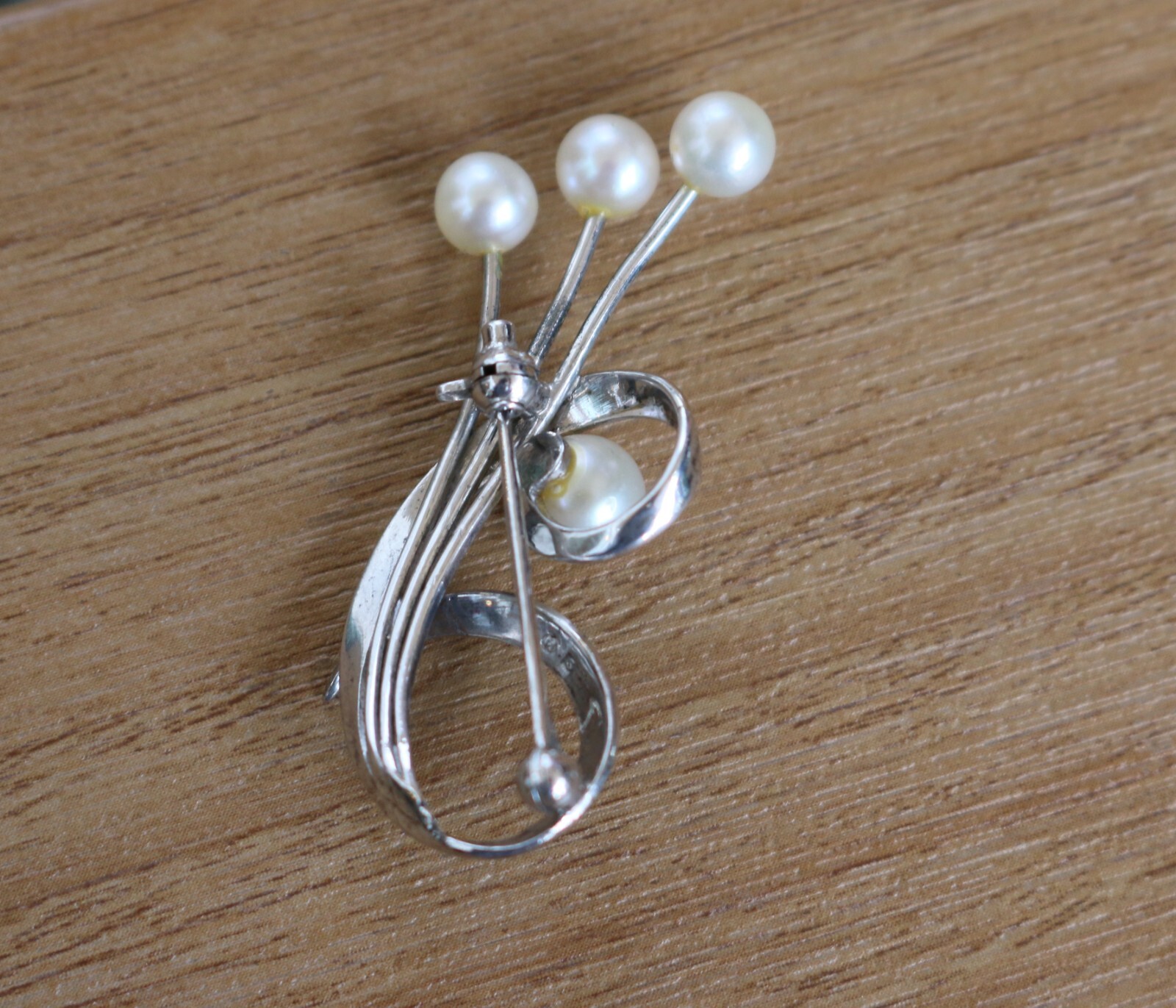 Authentic Vintage MIKIMOTO Sterling Silver Akoya Pearl Pin Brooch