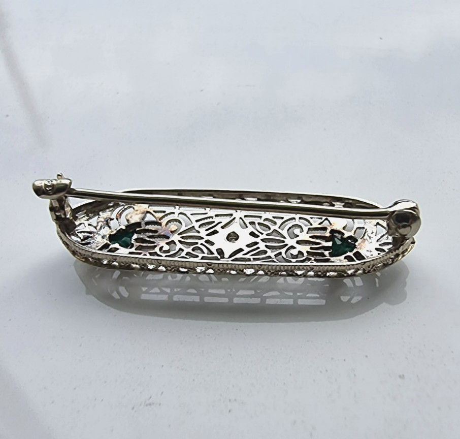 14K WHITE GOLD DIAMOND AND TRILLION EMERALD FILIGREE ART DECO BROOCH 2.1 gram