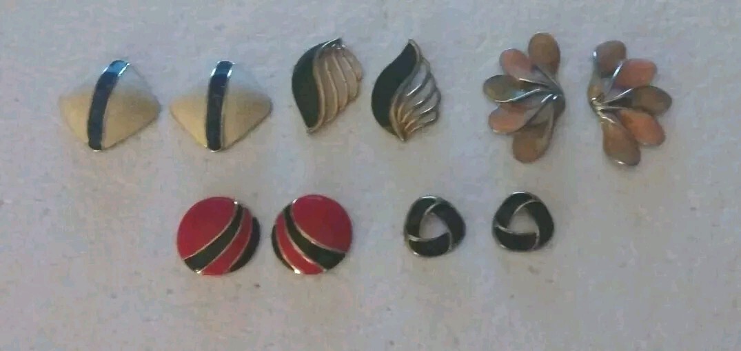 5 Pairs Of 60s, 70’s & 80’s Post Enamel Earrings Multicolors.